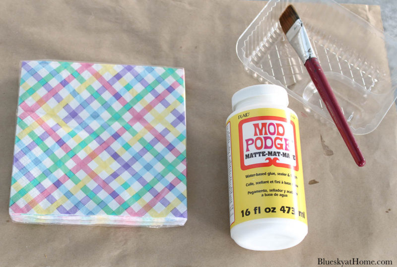 supplies for decoupage cutting board