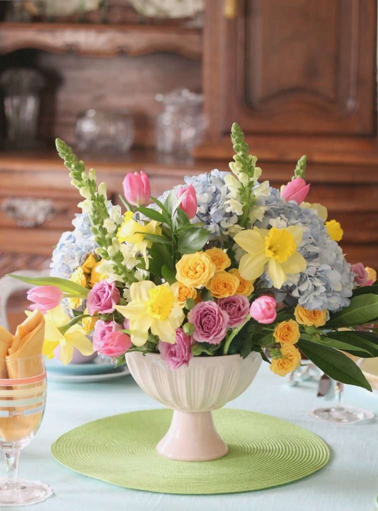 pastel flower tablescape