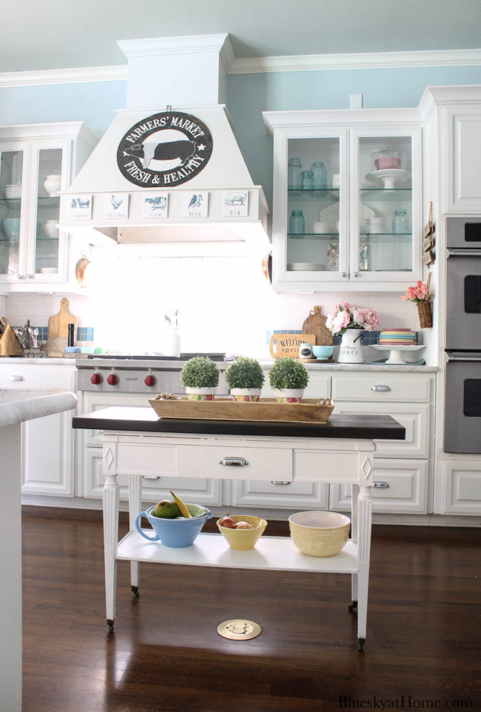 Simple Spring Kitchen Decor Ideas - The House on Silverado