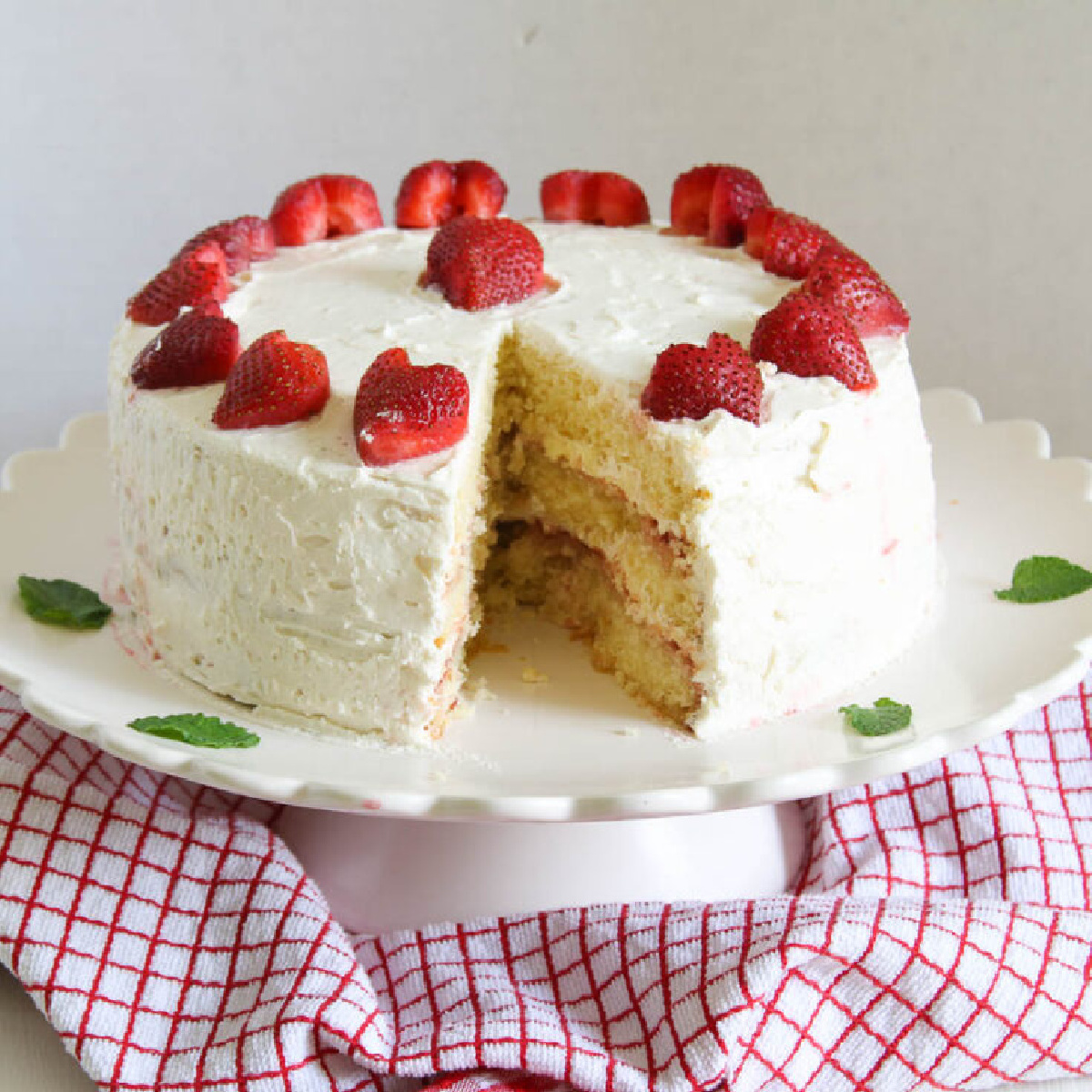 How to Make a Strawberry Vanilla Cake - Bluesky at Home