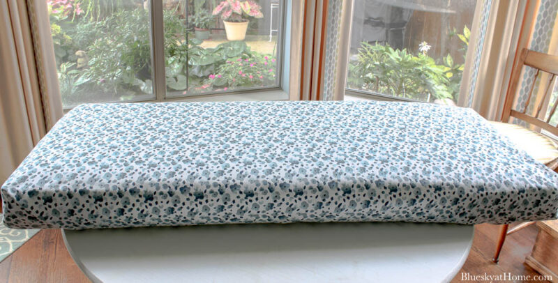 wrapping no~sew bench cushion with blue fabric