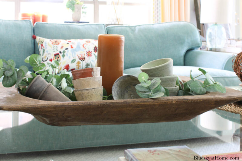 fall terra cotta pots in wood tray on coffee table