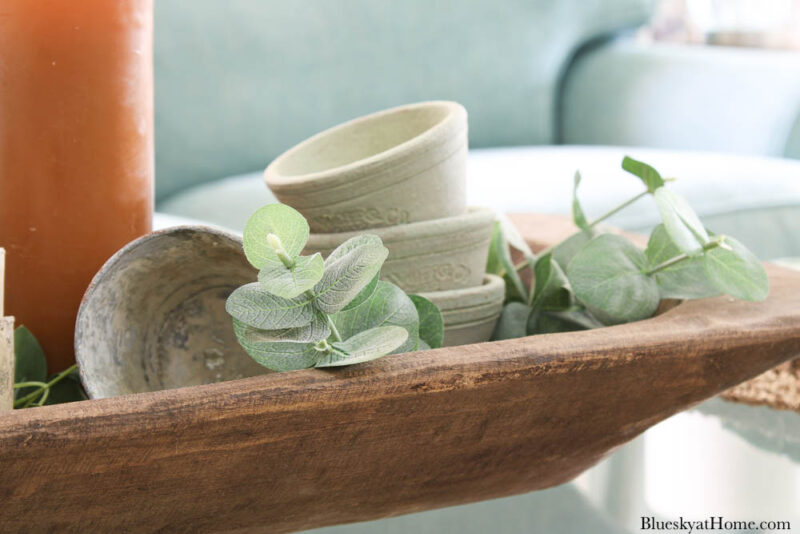 fall terra cotta pots in wood tray on coffee table