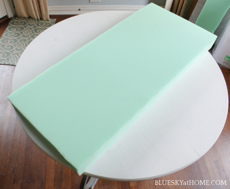 green foam on tabel