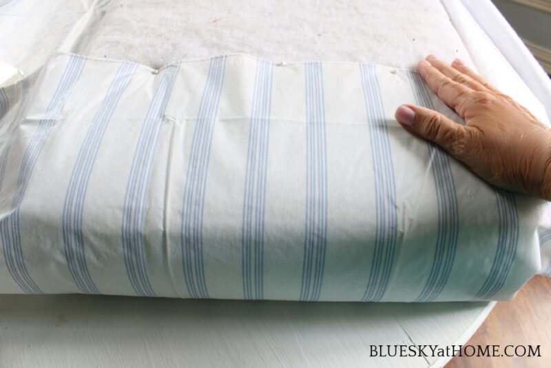 How to Make A No-Sew Bench Cushion