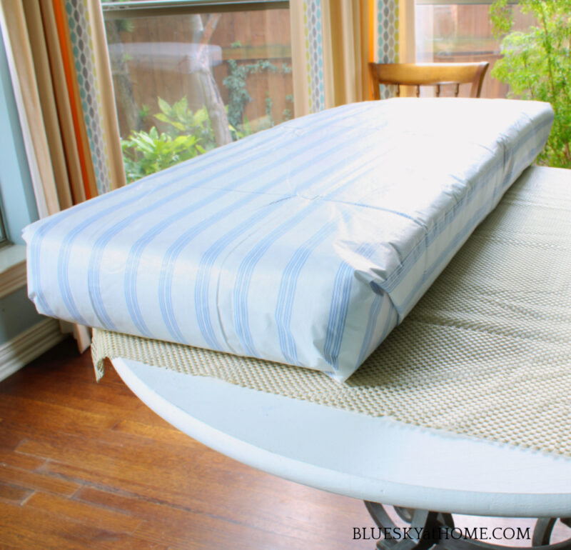 How to Make A No-Sew Bench Cushion