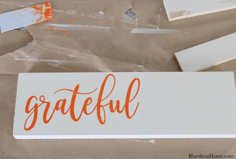 How to Stencil a Grateful Thanksgiving Wood Sign.