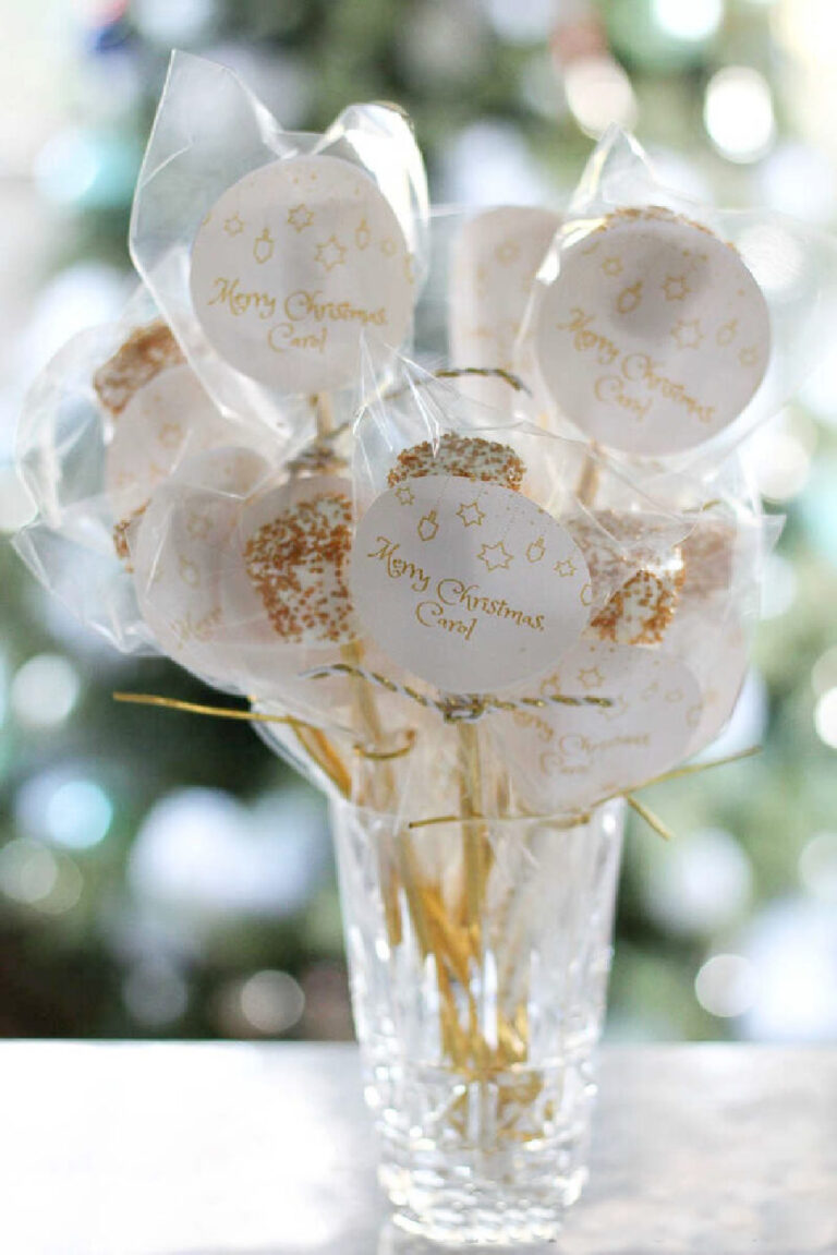 How to Make Christmas Marshmallow Pops