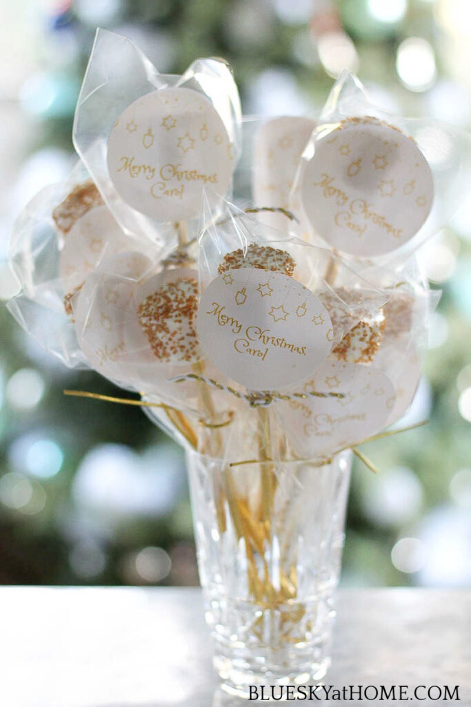 marshmallow pops in gift bags and gold accents