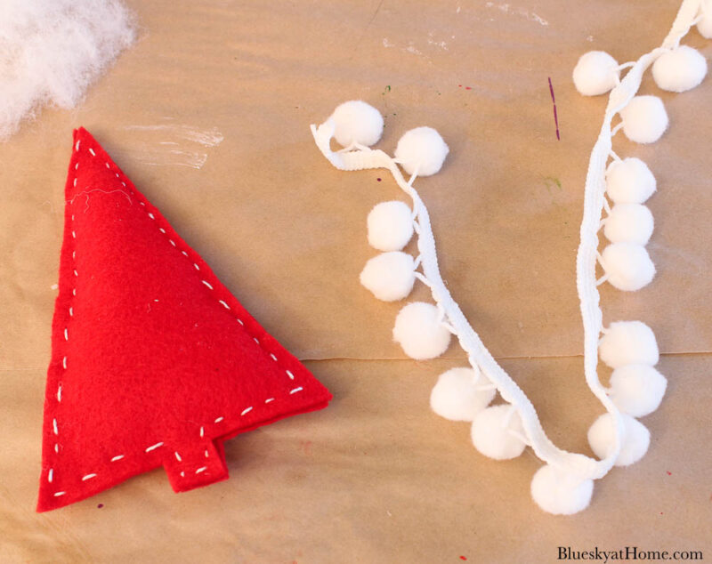 red felt Chritmas tree with yard pom~poms on binding