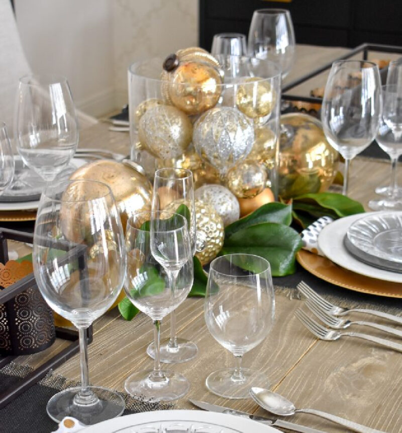 gold New Year's Eve table