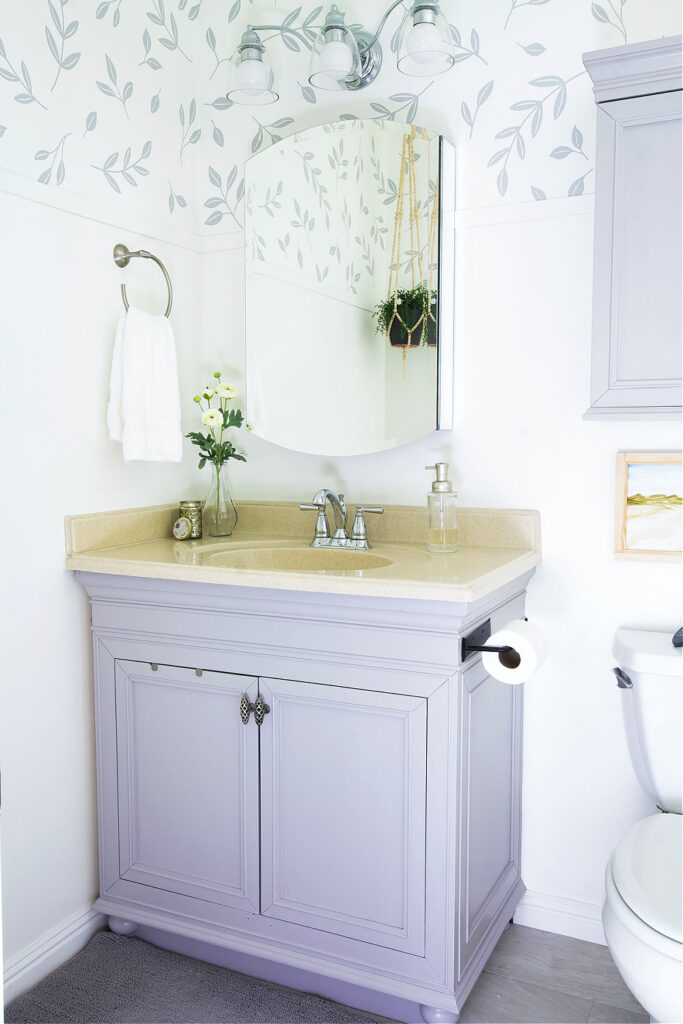 bathroom with leaf wallpaper