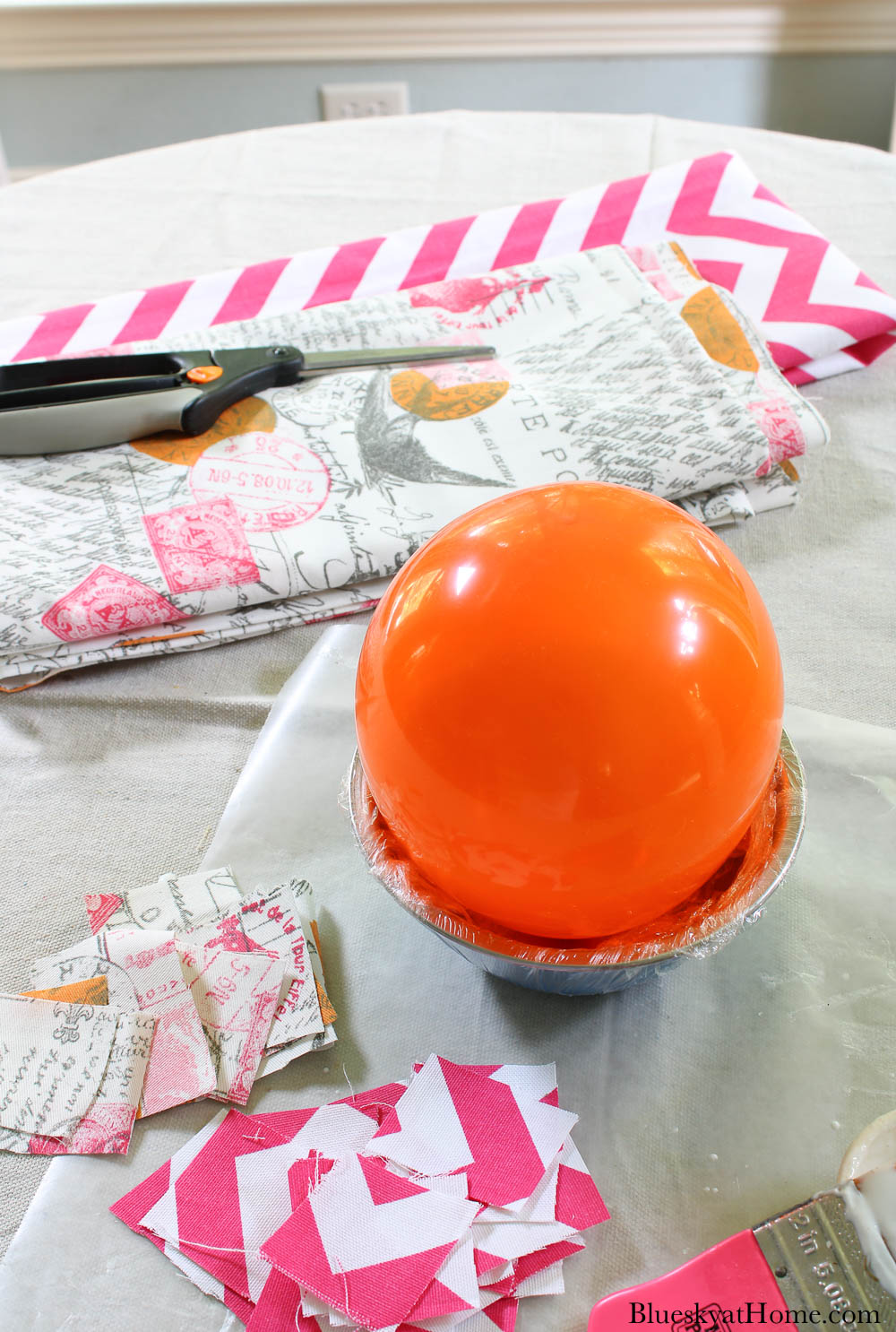 balloon to make fabric bowl