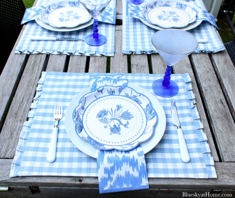 outdoor summer table place setting