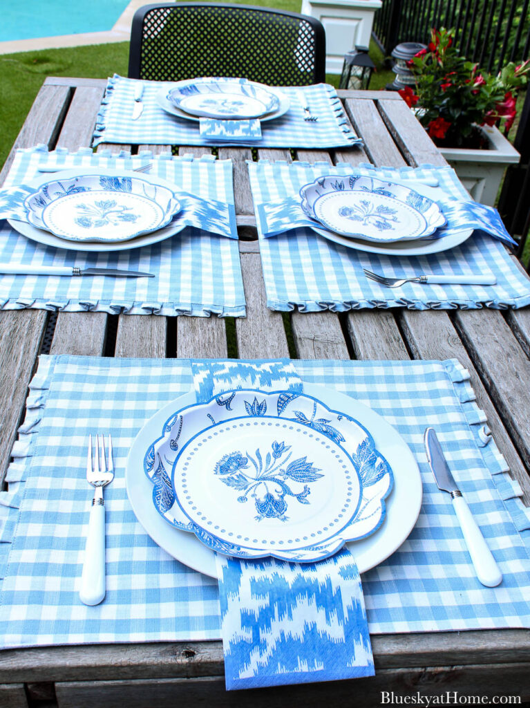 outdoor summer table decor