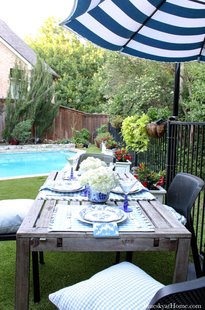 outdoor summer table decor in backyard