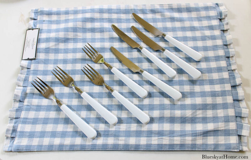 white silverware on placemats for outdoor summer table decorr
