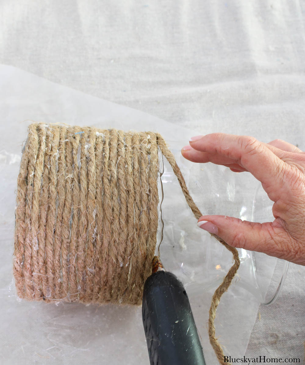 decorating glass vase with jute twine