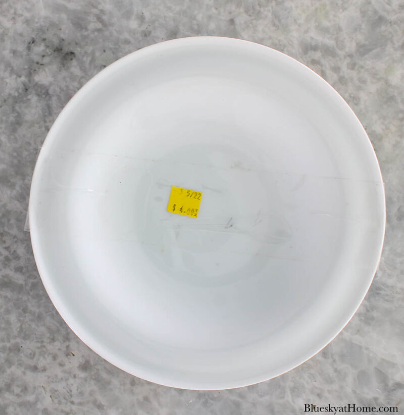 white shallow bowls