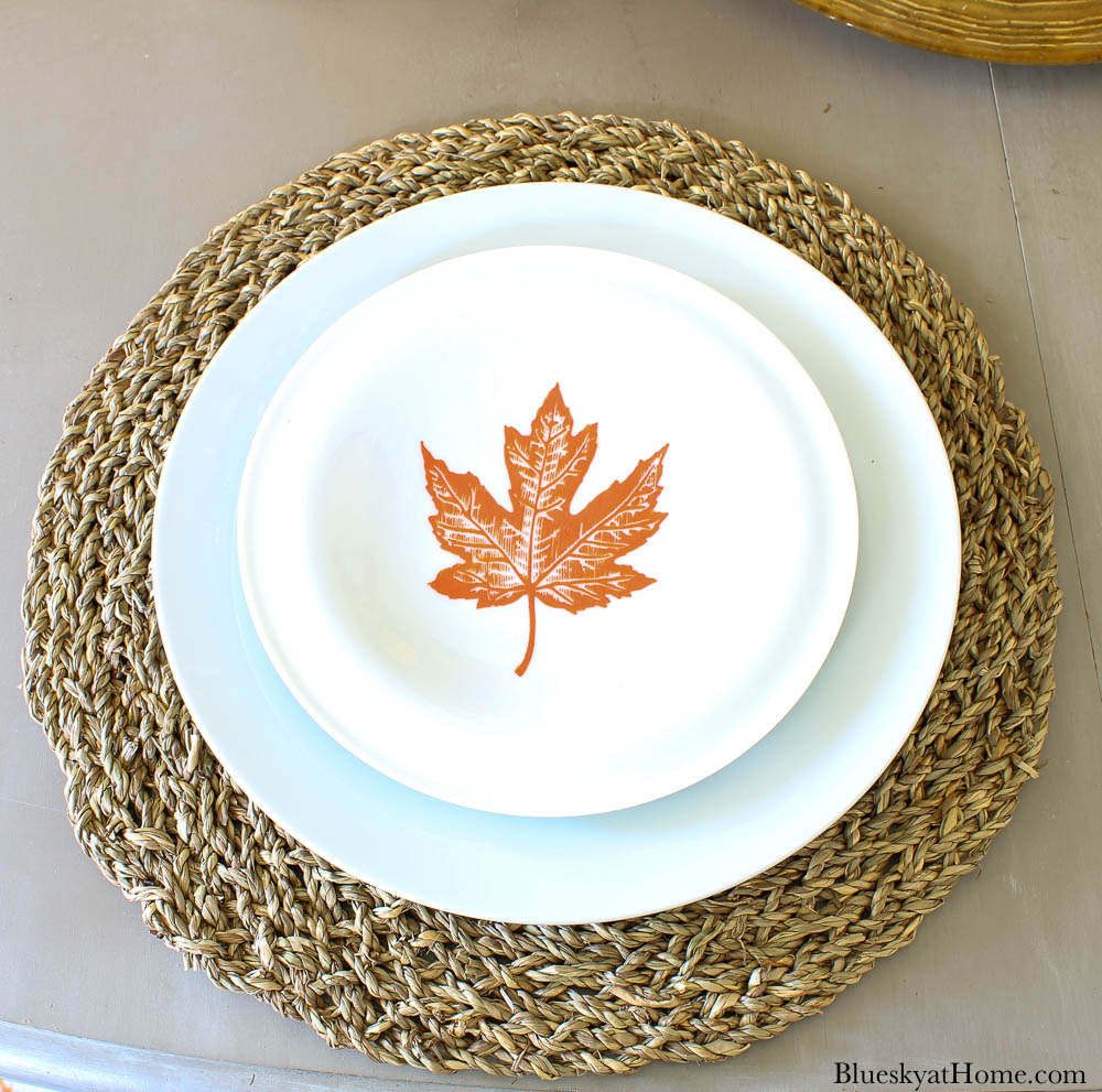 How to Decorate a Fall Table with Leaves