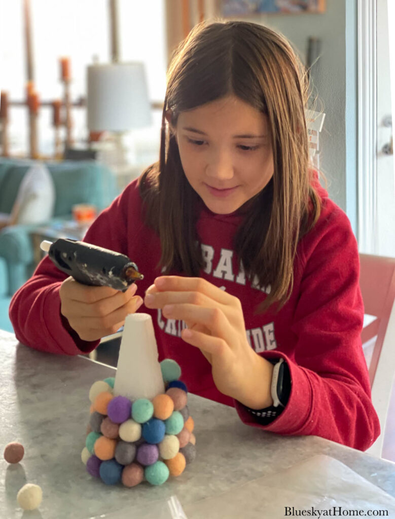 making wool felt bowl Christmas tree