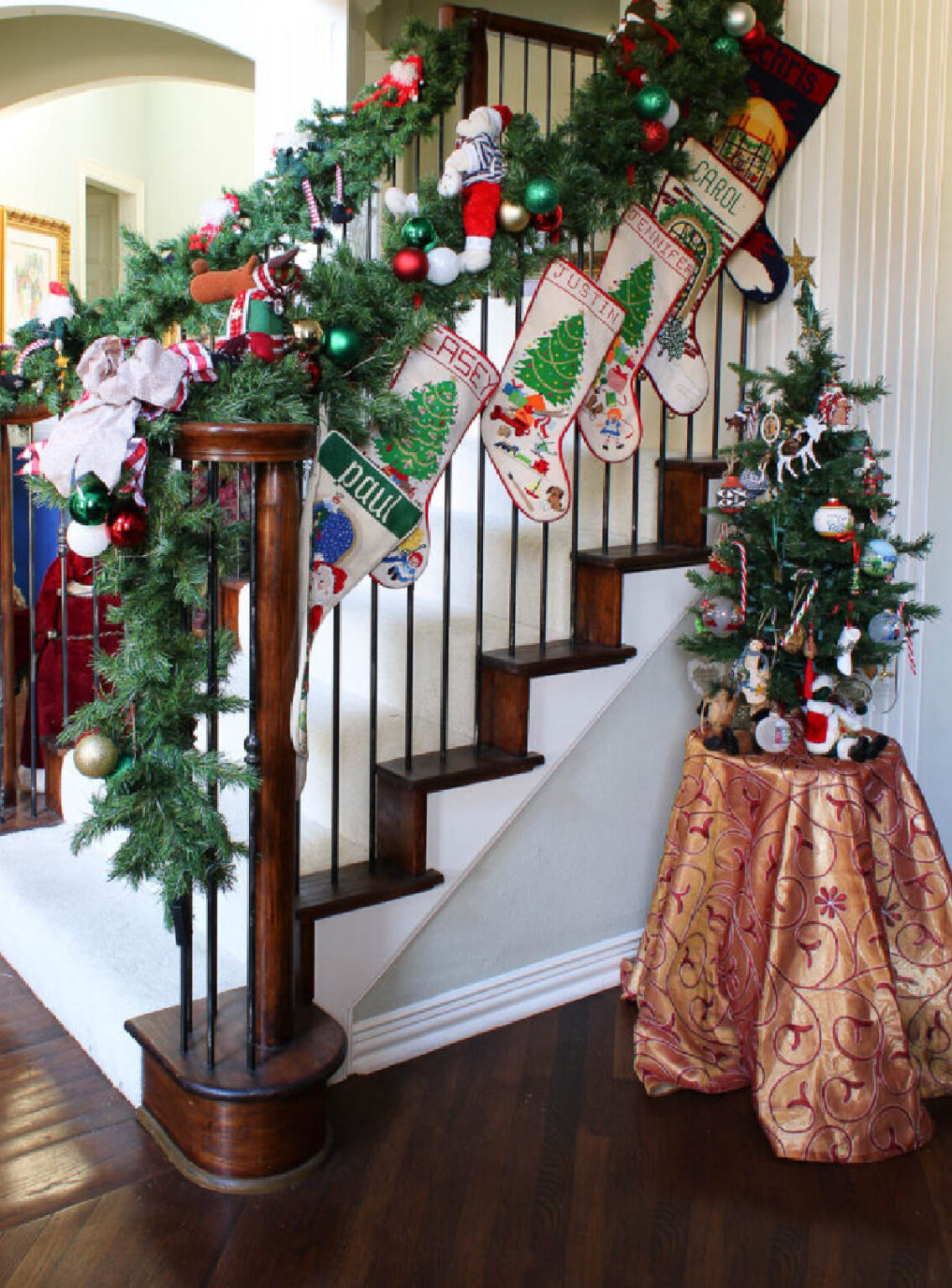 9 Pretty Ways to Use Christmas Garland in Your Home - Bluesky at Home