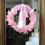 how to make an easy Valentine's Day wreath