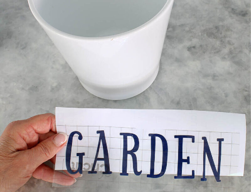making vinyl stickers on a Cricut machine