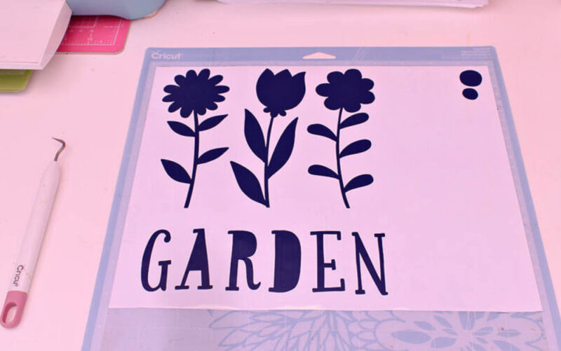 making vinyl stickers on a Cricut machine