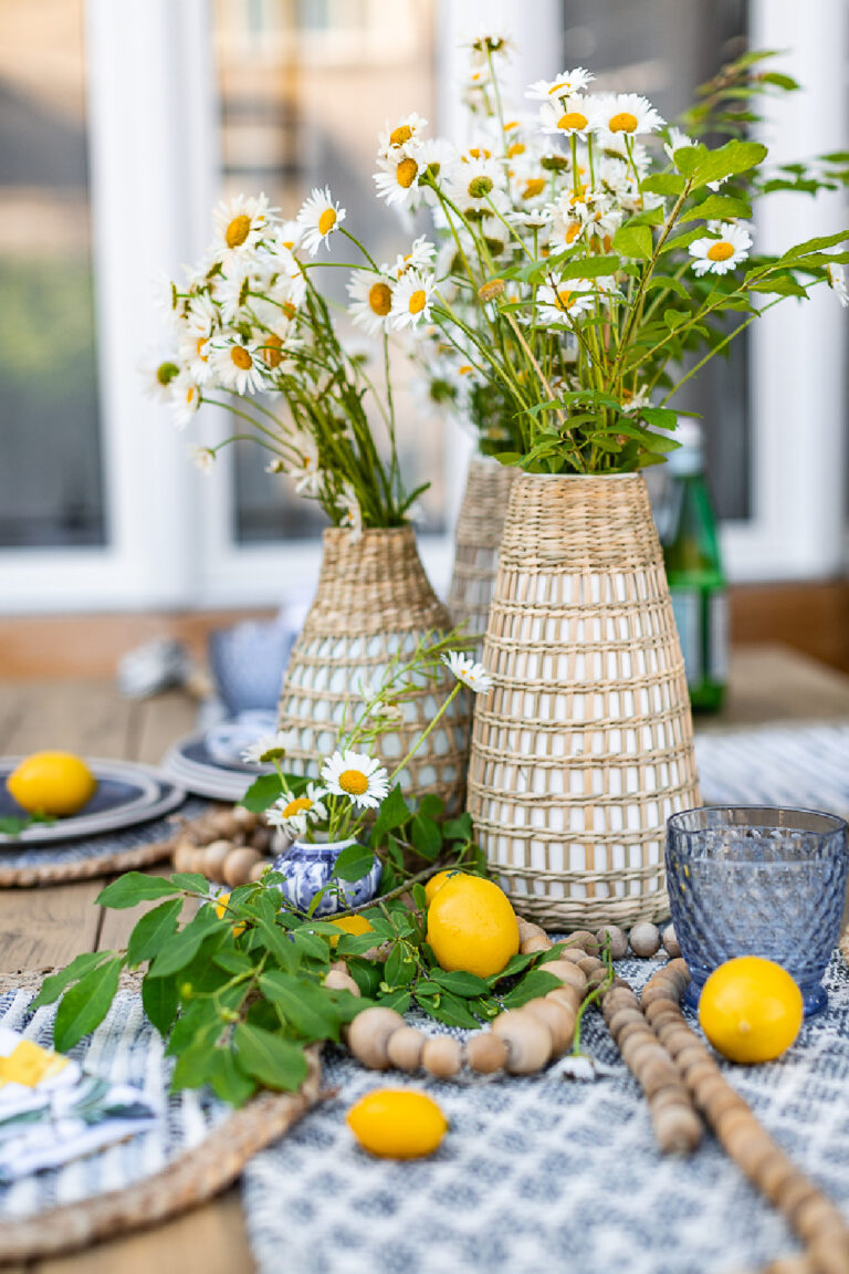 summer tablescapes with lemons and daisies