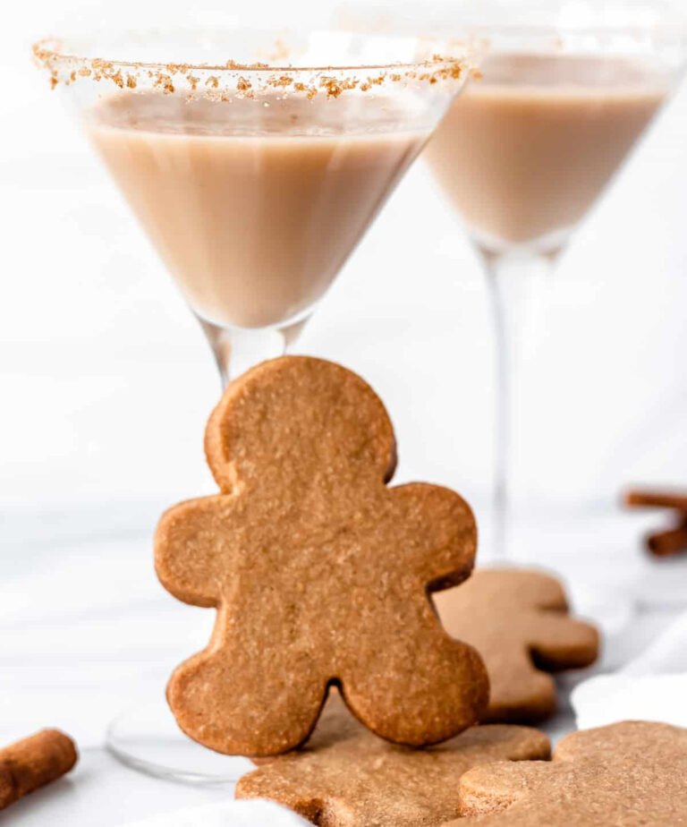 gingerbread holiday cocktail and gingerbread cookie