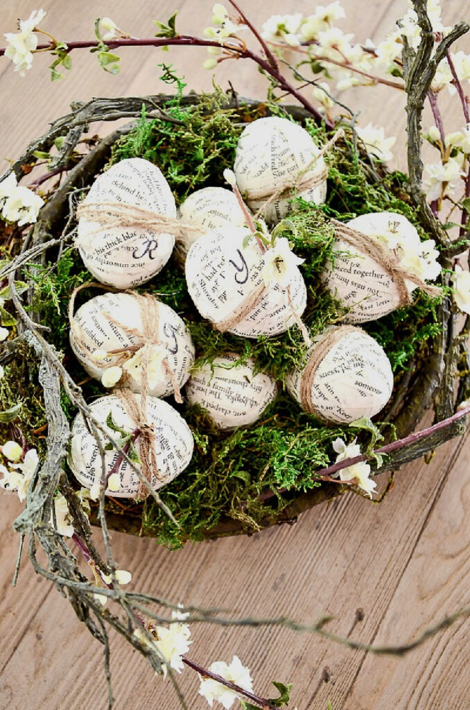 DIY Easter eggs with paper and twine