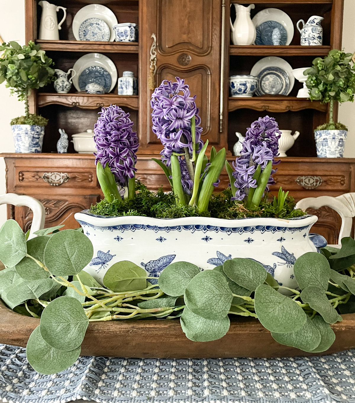 17 Beautiful Spring DIY Floral Centerpiece Ideas - Bluesky at Home