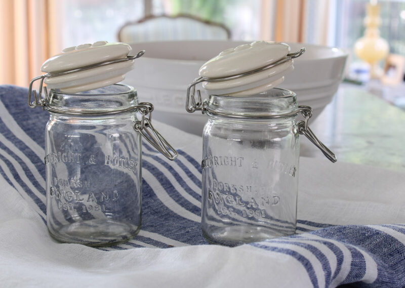 glass jars with white ceramic lids for summer salad