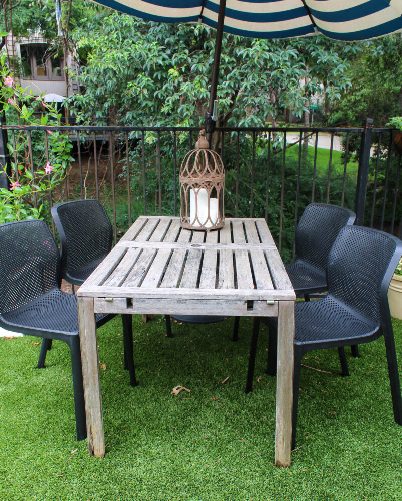 teak table with black table