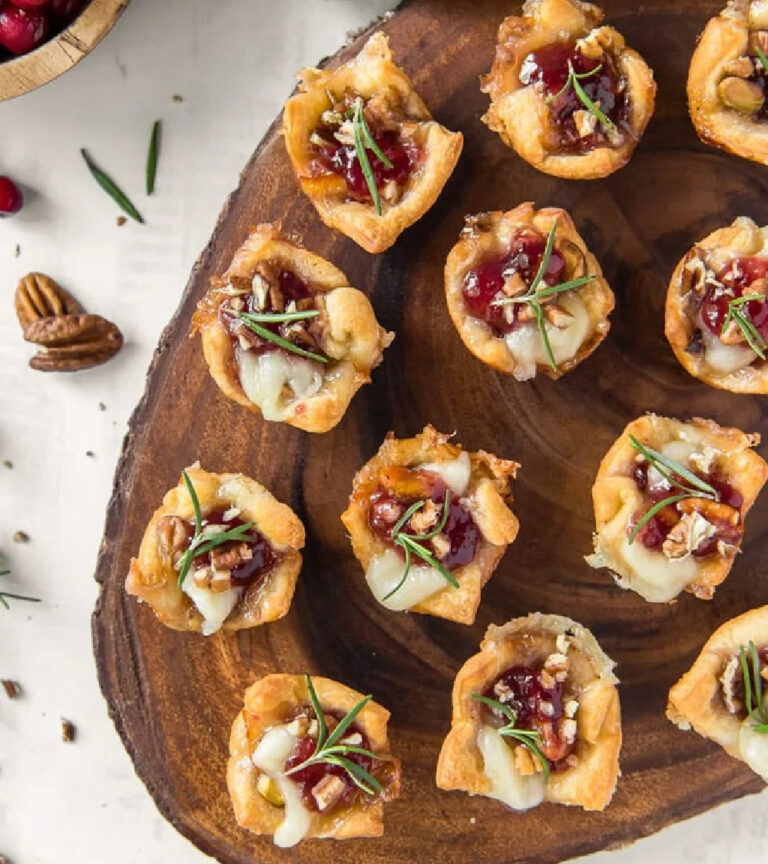 cranberry brie bites Thanksgiving appetizer