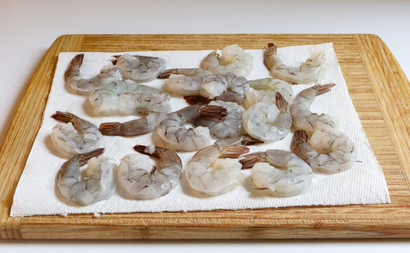 raw, peeled and deveined shrimp on paper towel