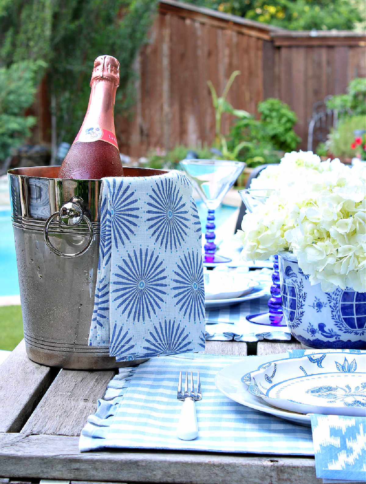 11 Stunning Summer Tablescape Ideas to Spice Up Your Table - Bluesky at ...