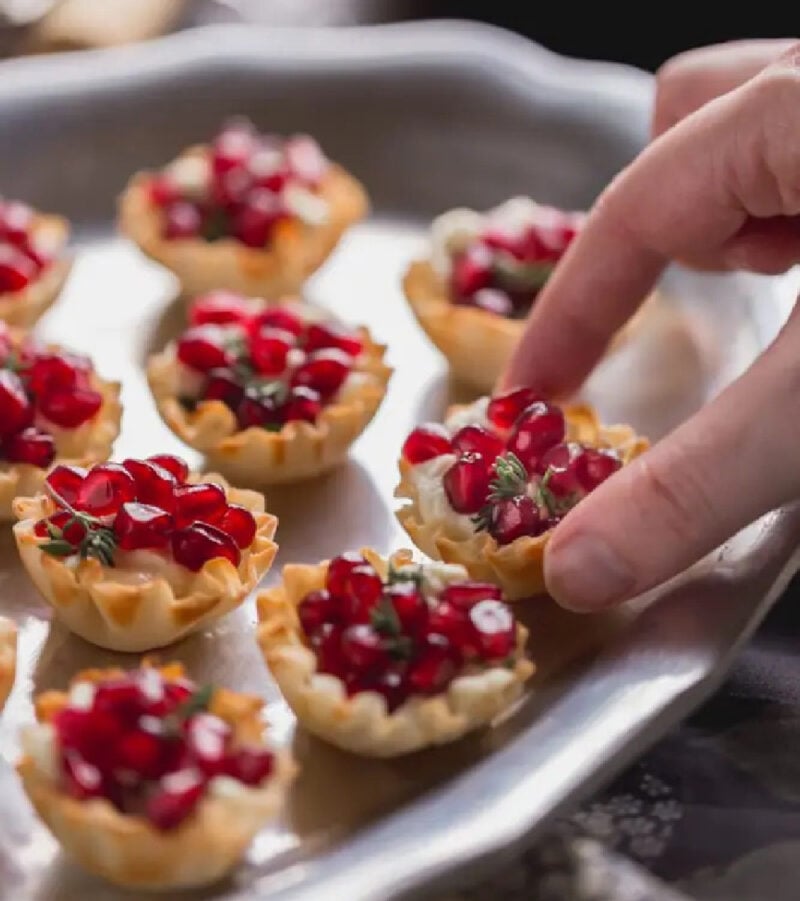 appetizer pomegrante and goat cheese bites