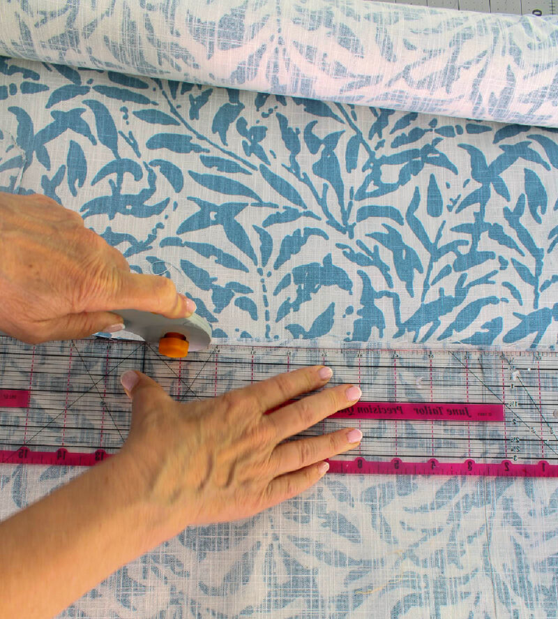 measuring fabric for zippered pillow