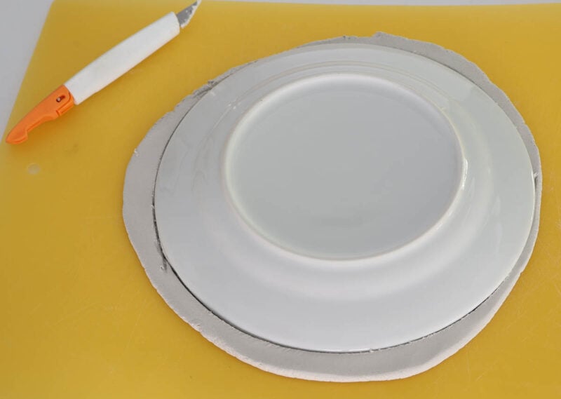 salad plate template on circle of clay